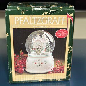 Vintage Pfaltzgraff Winterberry Moving Motion Snow Globe Music Box Original Box